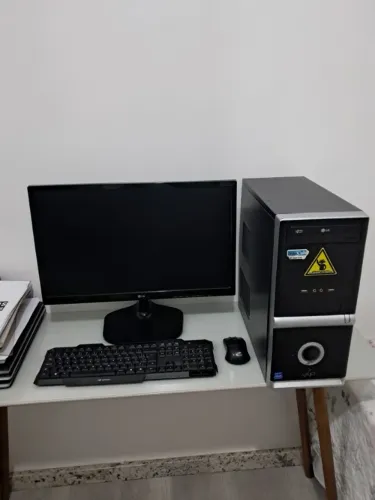 Computador LG com Monitor 22 polegadas, teclado, mouse e impressora 3 em 1.