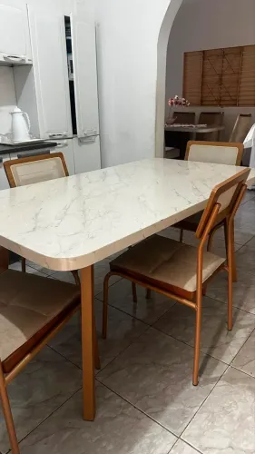 Mesa de jantar com 6 cadeiras