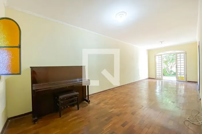 Casa à Venda - Vila Yara, 3 Quartos, 180 m2