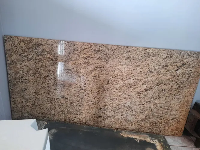 Pedra de granito amarelo 2 por 1 metro