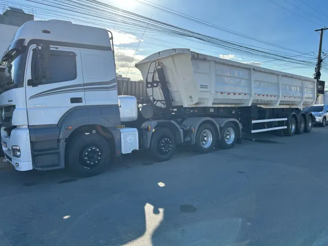 Mercedes 2544 cavalo 4 eixo