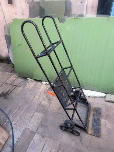 Carrinho de carga para subir escadas