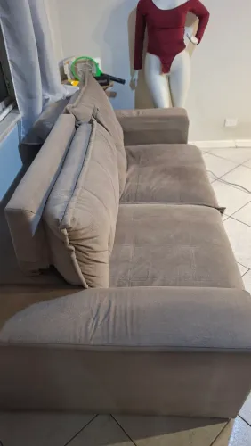 Sofá  retrátil muito confortável e resistente  usado