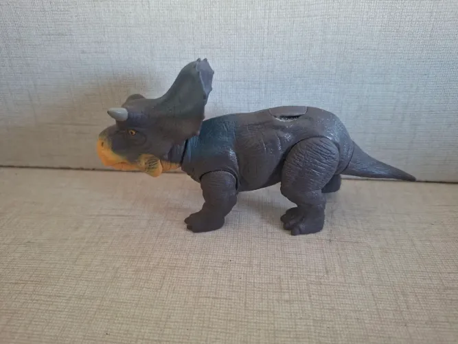 Baby Nasutocerarops Mattel Jurassic World Dominion