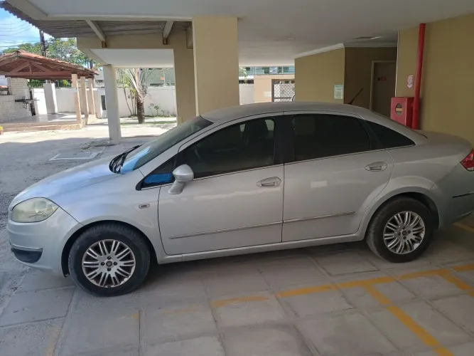 Fiat Linea Essence 1.8 Flex 16V 4P 2015