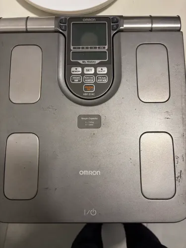 Balança de Bioimpedância Omron HBF-514C SOMENTE PARA PEÇAS