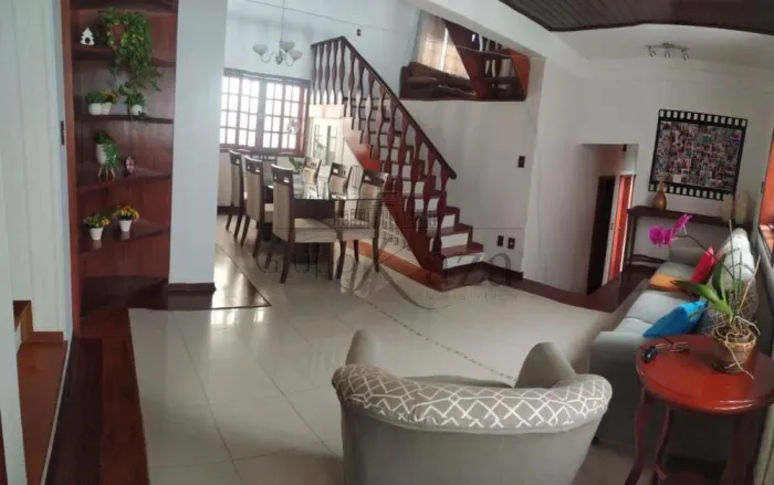 Oportunidade - Casa - Centro - 188m² - 3 Dormitórios.