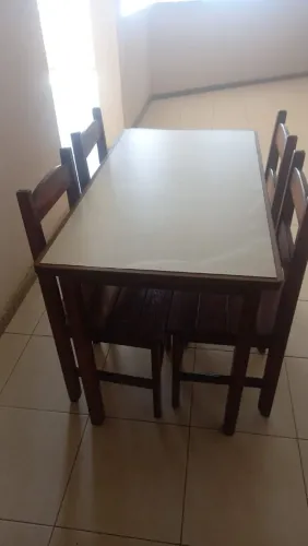 Mesa madeira 4 cadeiras 1.20x60 aproximadamente