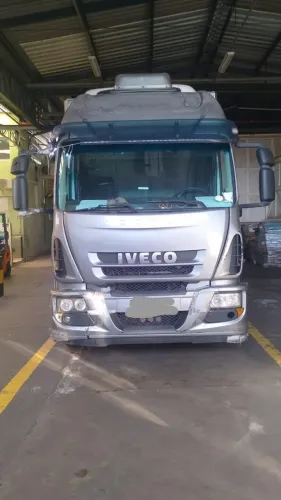 Iveco Tector 240E28 2014 Truck Baú Refrigerado Thermo King T800