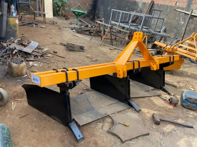 Sulcador de 3 linhas