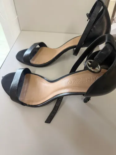 Sandália arezzo preta 37