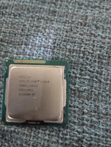 processador na imagem é um Intel Core i3-3220