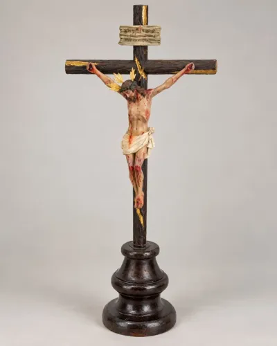 Crucifixo de mesa em madeira ? 60 cm ? Folheado a Ouro.