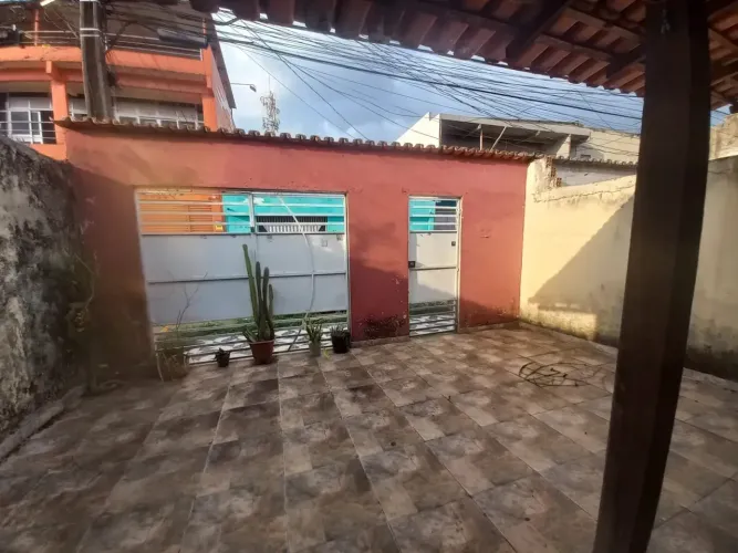 Luciana Nunes vende: Casa na We 37 da Cidade nova 8 próximo ao Parque do 8
