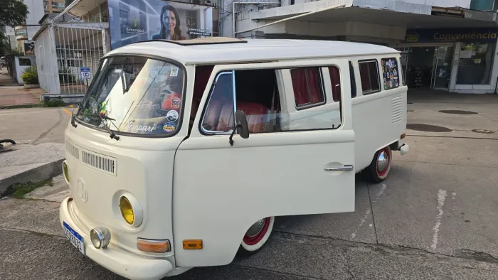 Volkswagen Kombi Standard/ Luxo/ Serie Prata 1980