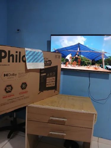 Vendo TV Philco 43 polegadas Smart apenas 2 meses de uso, não aceito troca .. valor: 1000