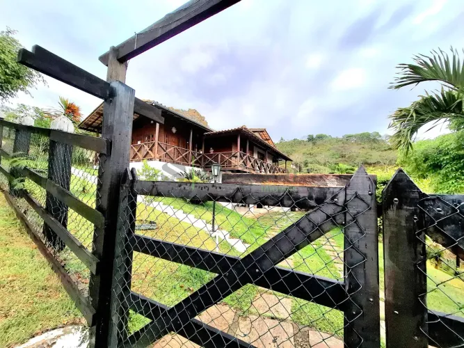 Linda Granja com 2 casas a venda no condomínio Ranchos Matias Barbosa