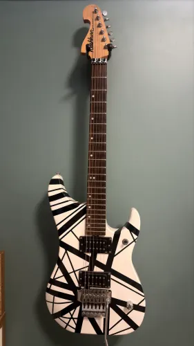 Guitarra Washburn N2 customizada