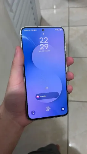 S25 FE 128GB 8GB RAM muito novo com caixa e carregador original