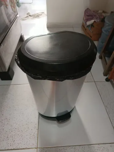 Lixeira 20L com pedal.