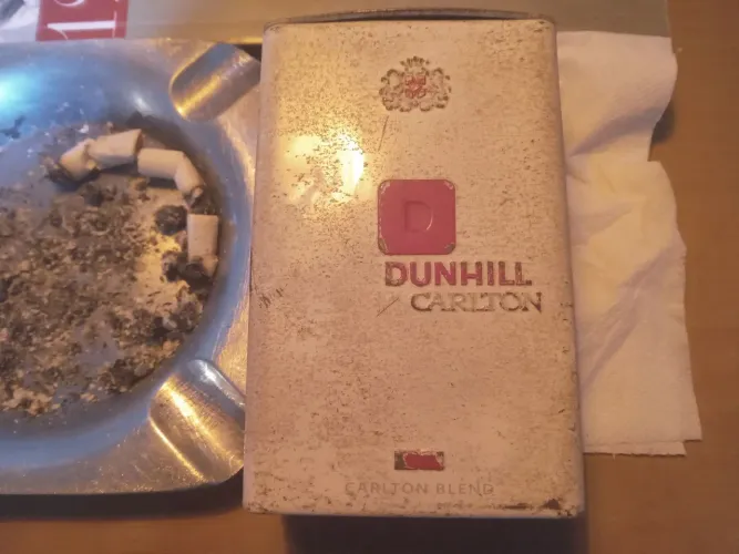 Lata colecionável Dunhill Carlton