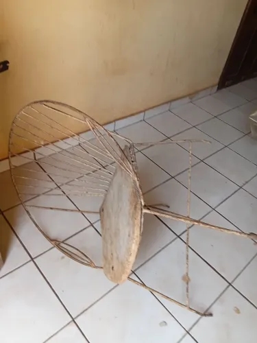 Duas Cadeiras de ferro em conjunto que pode ser pintada ao seu gosto