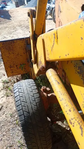 Carregadeira pula pula depósito 580e