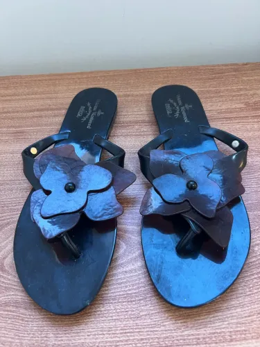 Rasteira Vivienne Westwood x Melissa com flor 38