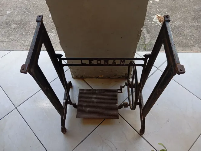 Pé de máquina de custura