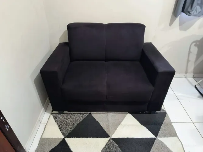 Sofá , rack e tapete