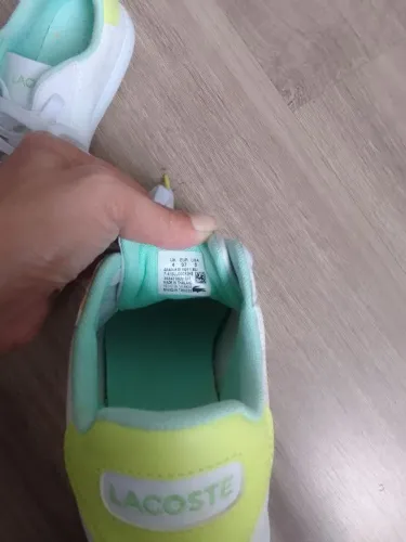 Tênis da LACOSTE Original infantil.