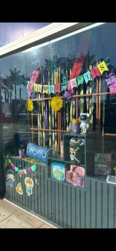 Vitrine MDF ripado + Estrutura em Metalon Cobre (Estilo Loja Premium)