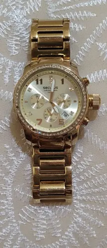Vendo um relógio  feminino  dourado original  séculos 