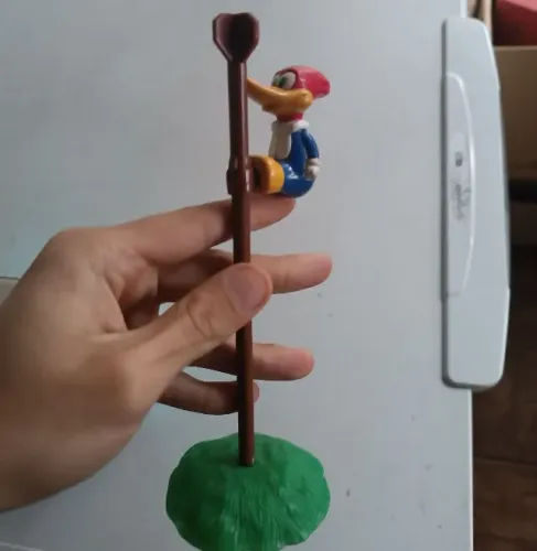 boneco pica-pau na haste madeira