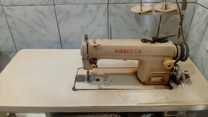Máquina  de costura reta industrial 