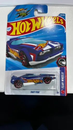 4 Carrinhos Hotwheels