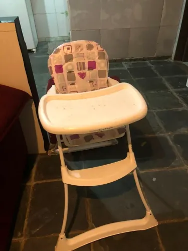 Vendo cadeirão de alimentação sem o cinto