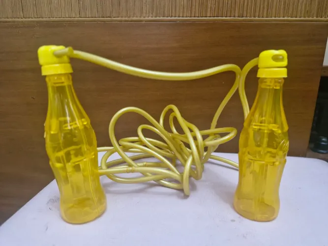 Antiga pula corda Coca-Cola amarela