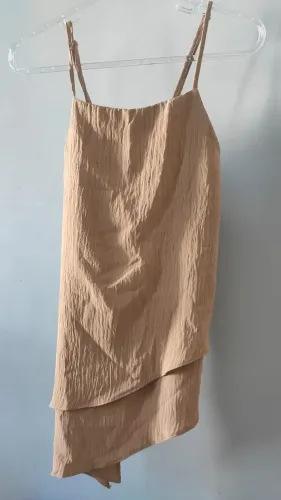 Vestido Curto Bege Caqui Alça Regulável Assimétrico