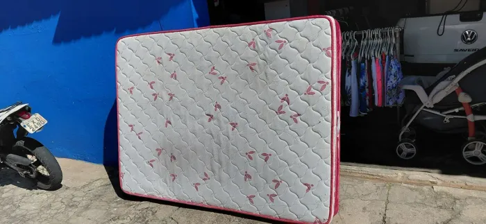 Colchão de casal commestado 200 reais