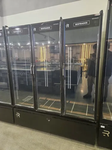 refrigerador expositor de 3 portas full black