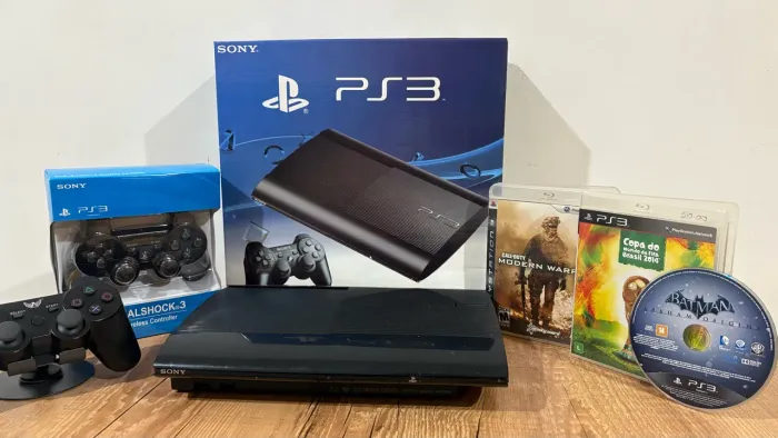 PlayStation 3 Slim Na Caixa + 2 Controles + 3 Jogos Físicos