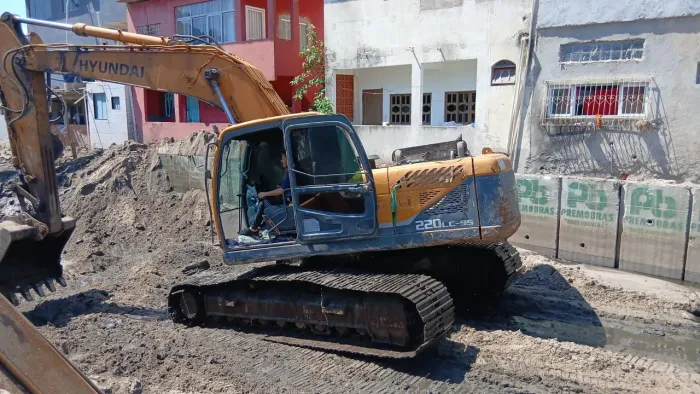 Escavadeira hidráulica hyundai 