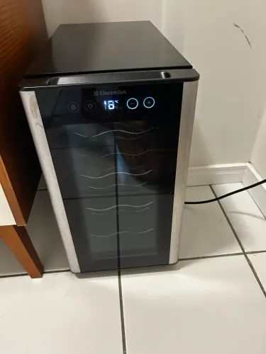Adega Climatizada Electrolux 8 Garrafas - Digital - Funcionando