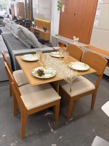 Mesa de Jantar 90 Imbuia Mel s/vidro) com 4 Cadeiras Veludo Entrega Rápida