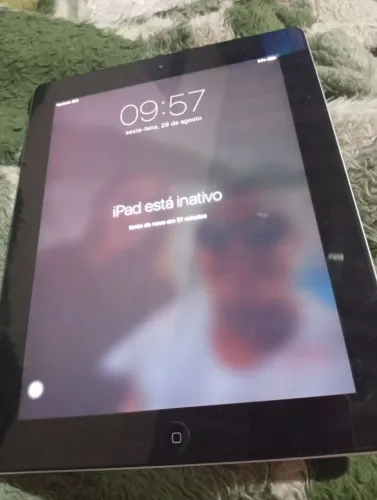 No tablet maçãzinha funciona tudo só que tem que desbloquear r$ 400