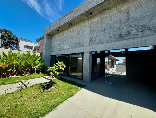 Casa Moderna no Faiçalville com 240m², 3 Quartos, Automação e Pé-Direito Duplo!