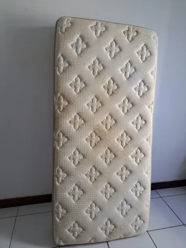 Colchão de solteiro Simmons Exclusive Mahatma 88cm X 1,88m  - Sem Deformações 