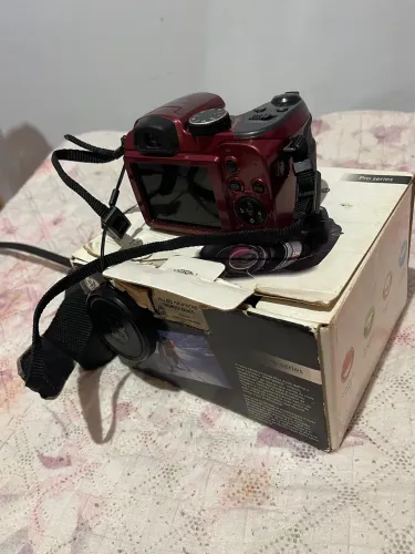Vendo uma câmera fotográfica