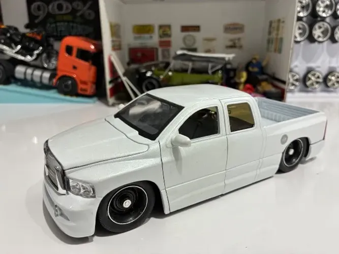 Miniatura dodge ram 1500